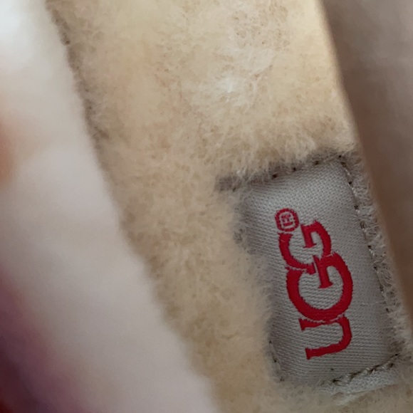 UGG Hailey Moccasin - Picture 3 of 9